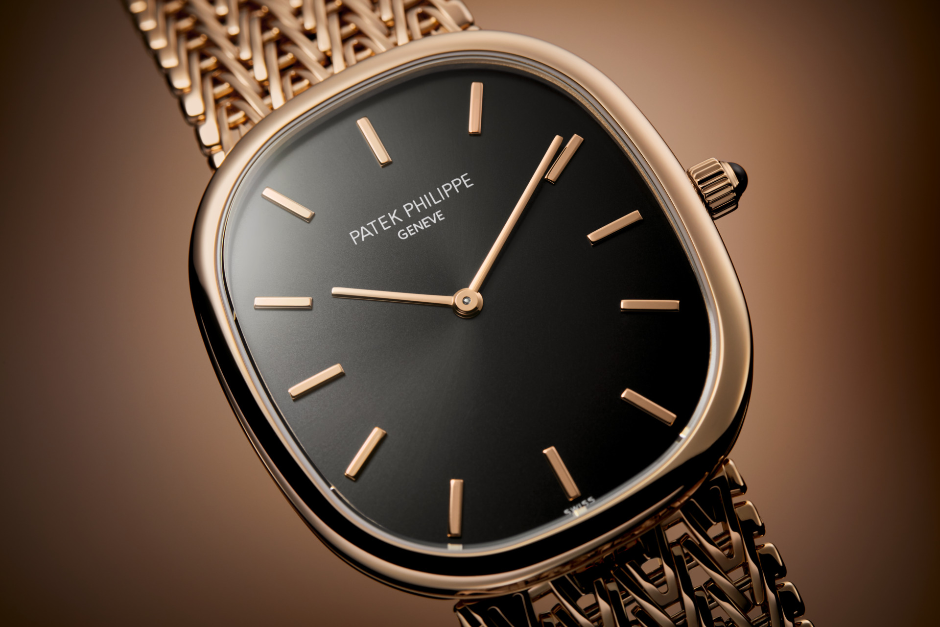 La Replica Di Lusso Patek Philippe Golden Ellipse è di nuovo sul bracciale